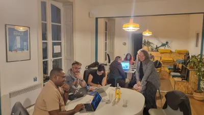 Meetup WordPress Nantes — groupe de travail autour d'une table