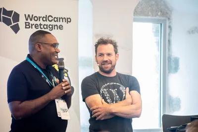 Steve Eraville avec un autre participant au WordCamp Bretagne 2024
